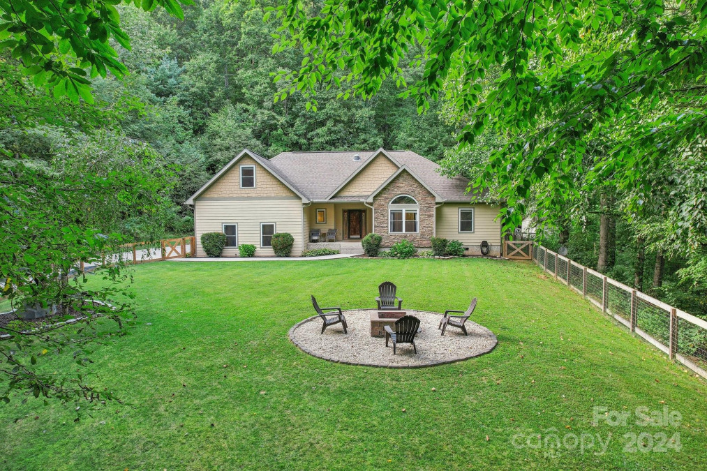 22 Aunt Belles Cv Waynesville, NC 28786