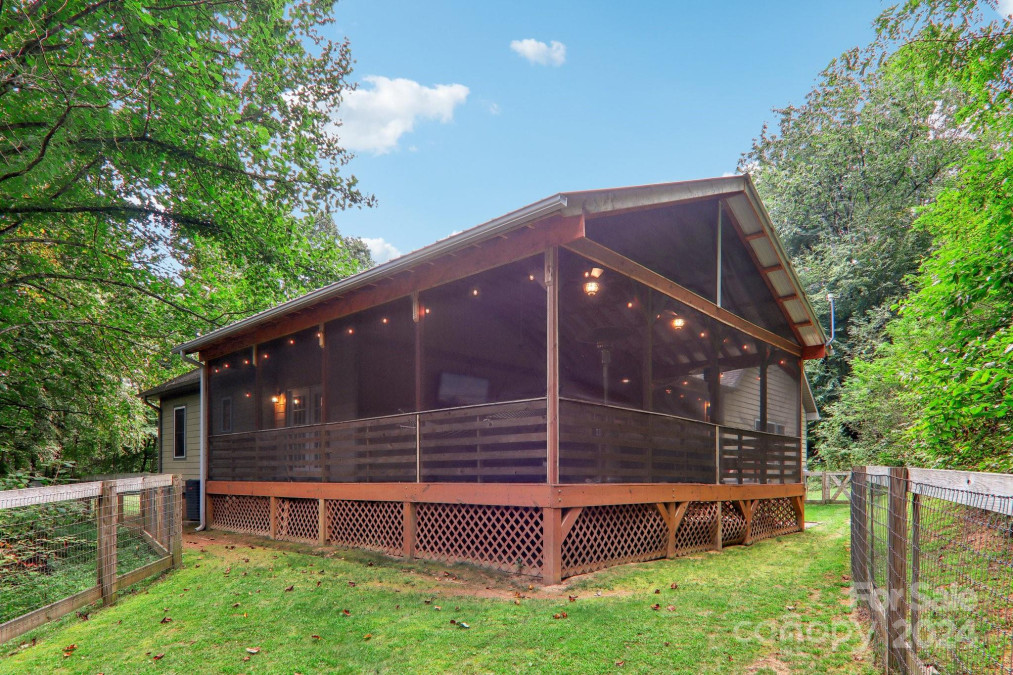 22 Aunt Belles Cv Waynesville, NC 28786