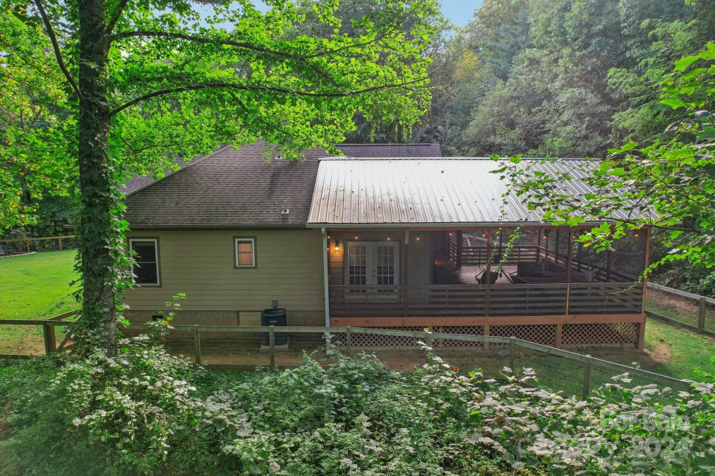 22 Aunt Belles Cv Waynesville, NC 28786