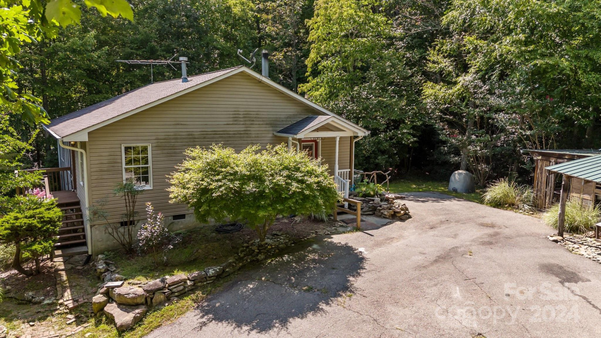 105 Chestnut Hill Rd Black Mountain, NC 28711