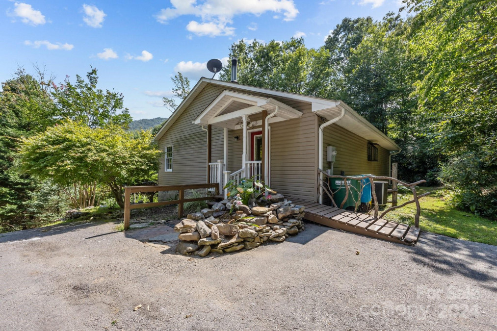 105 Chestnut Hill Rd Black Mountain, NC 28711