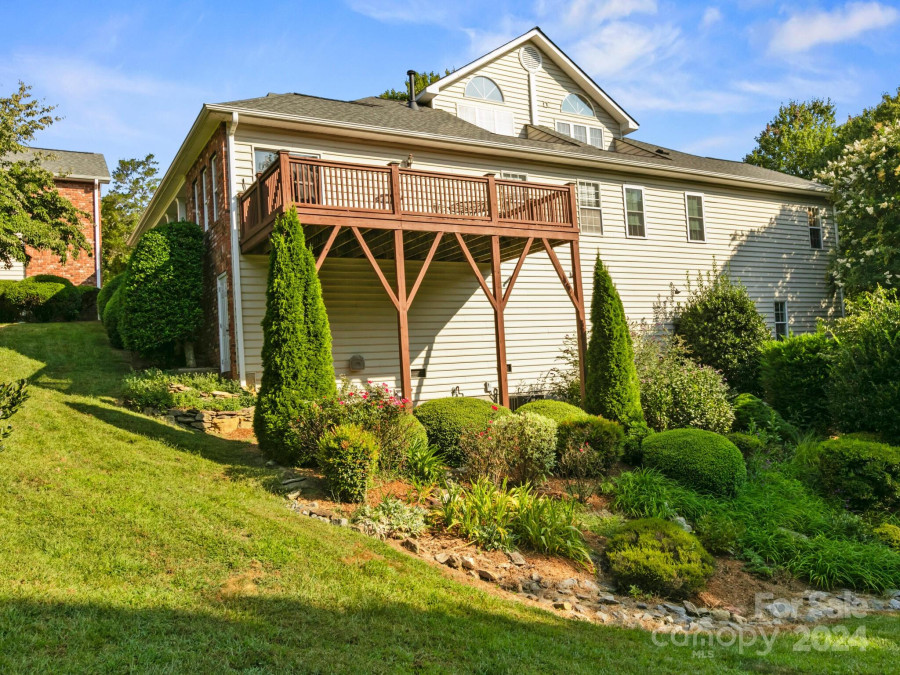 644 High Quarry Rd Hendersonville, NC 28791