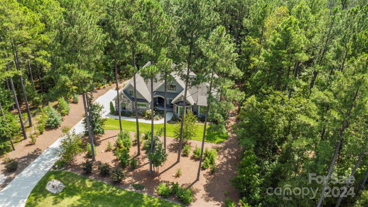 6135 Chimney Bluff Rd Lancaster, SC 29720