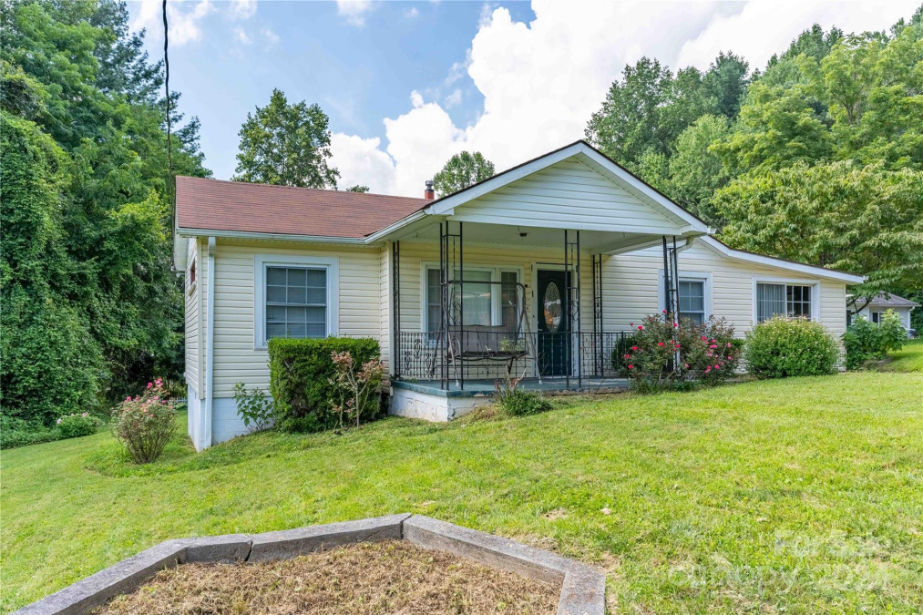 225 Norleon Ave Hendersonville, NC 28791