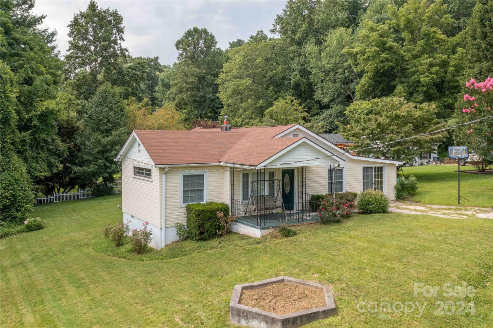 225 Norleon Ave Hendersonville, NC 28791