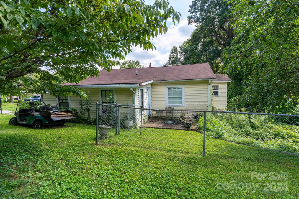 225 Norleon Ave Hendersonville, NC 28791