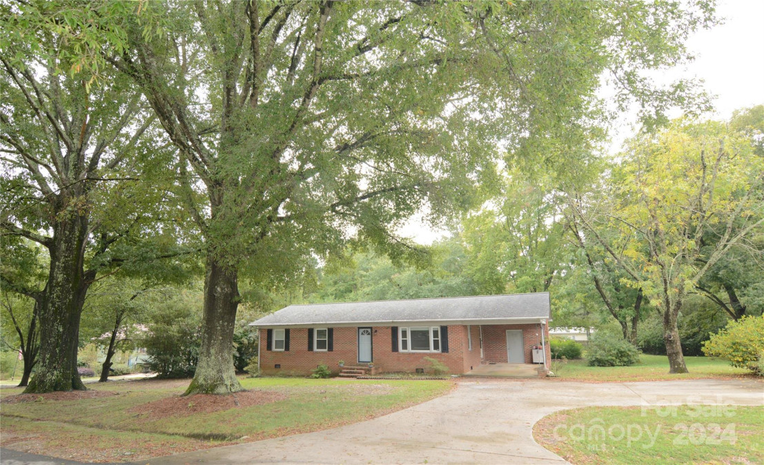 147 Deerfield Cir Troy, NC 27371