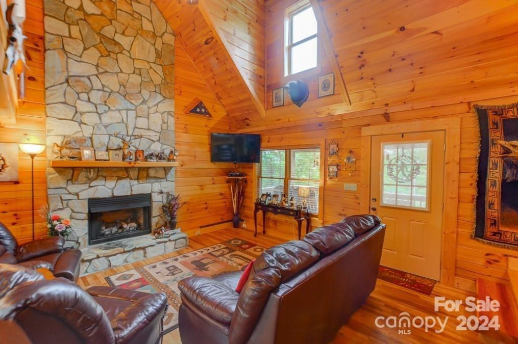 123 Chickadee Ln Maggie Valley, NC 28751