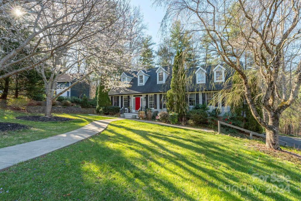 3 Lornelle Pl Asheville, NC 28804