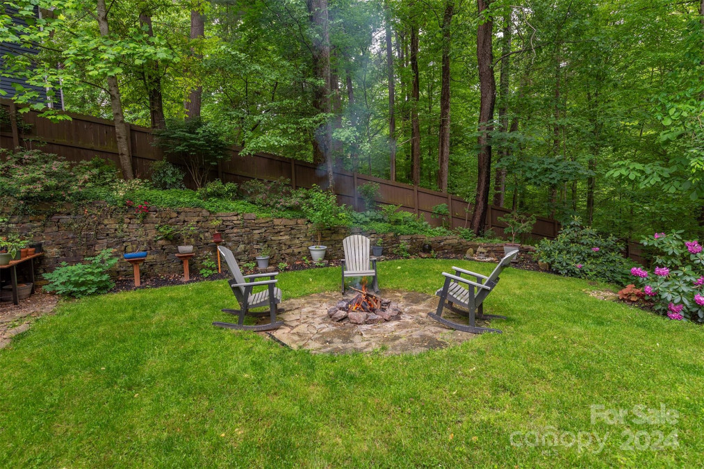 3 Lornelle Pl Asheville, NC 28804