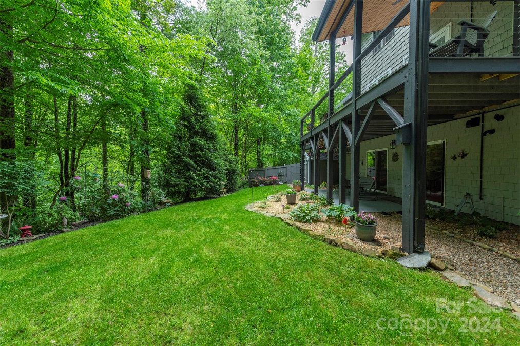 3 Lornelle Pl Asheville, NC 28804