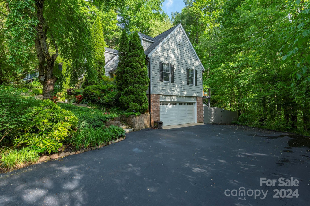 3 Lornelle Pl Asheville, NC 28804