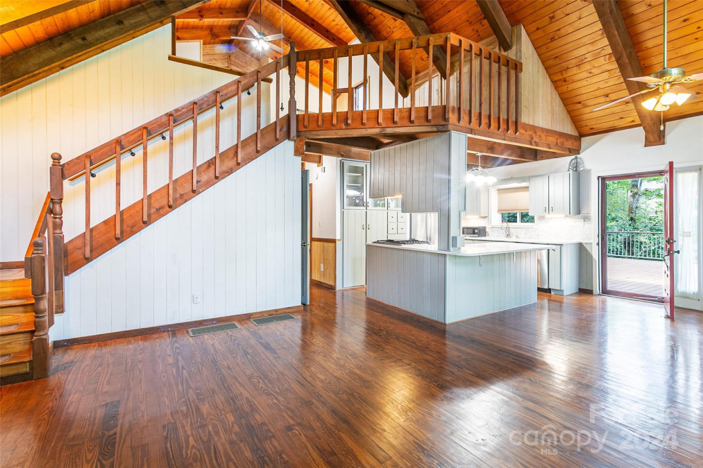 181 Hiwassee Rd Lake Toxaway, NC 28747