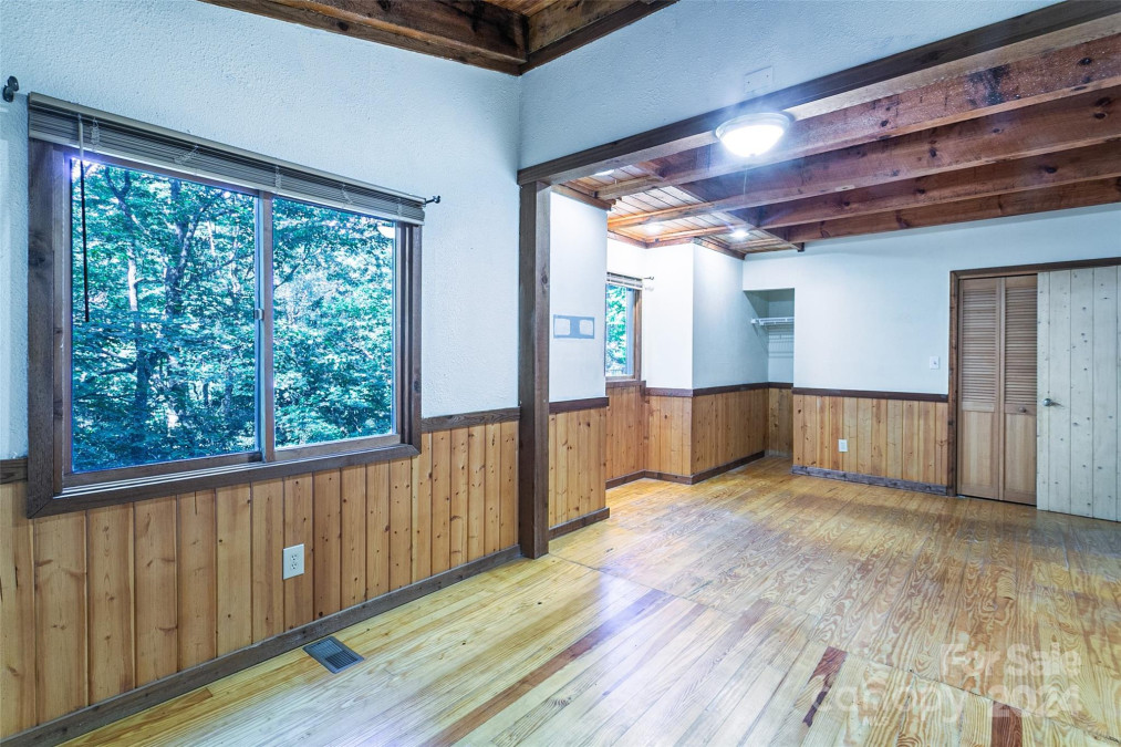 181 Hiwassee Rd Lake Toxaway, NC 28747