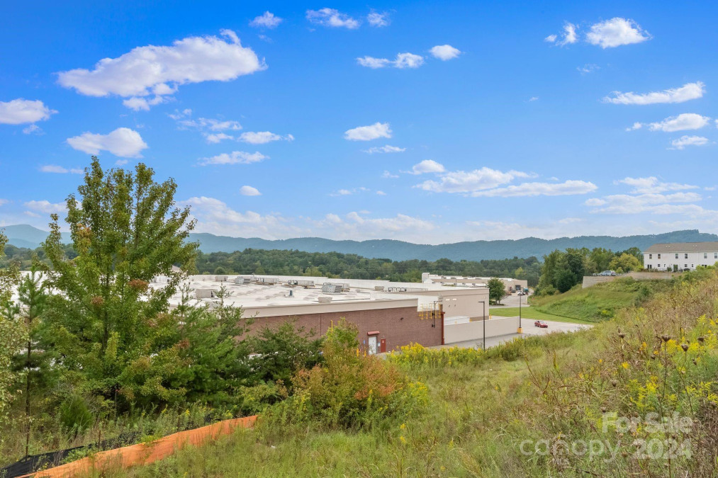 14 Benedict Ln Weaverville, NC 28787