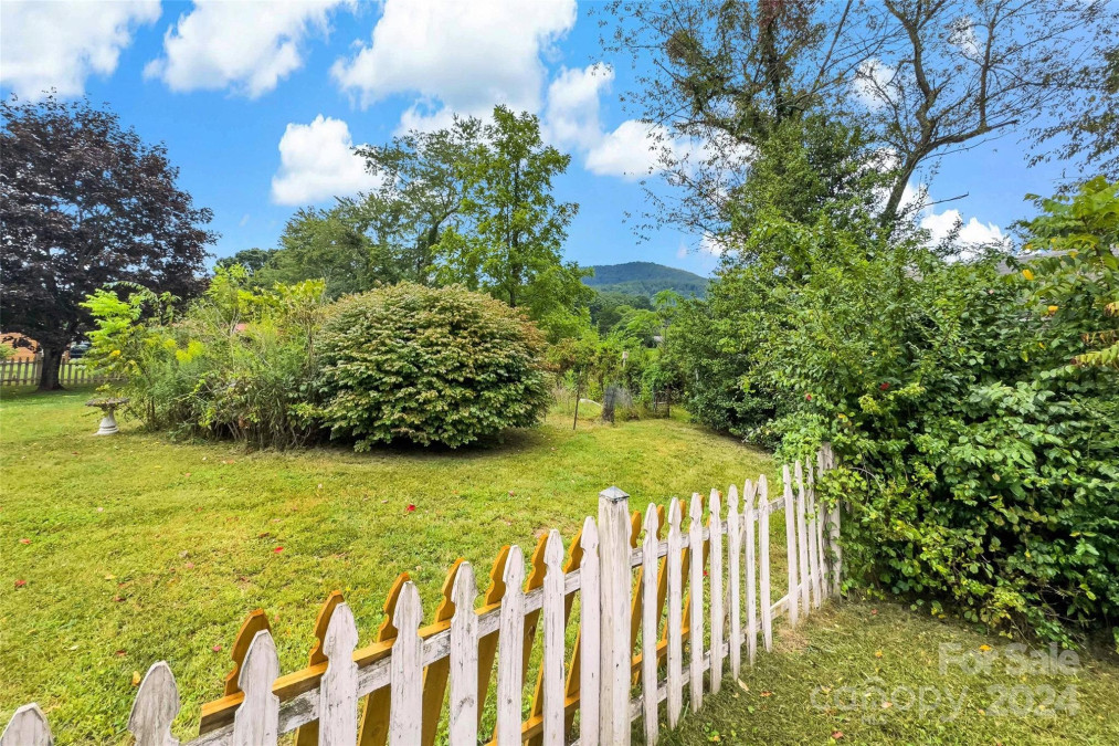 80 Beech Glen Dr Black Mountain, NC 28711