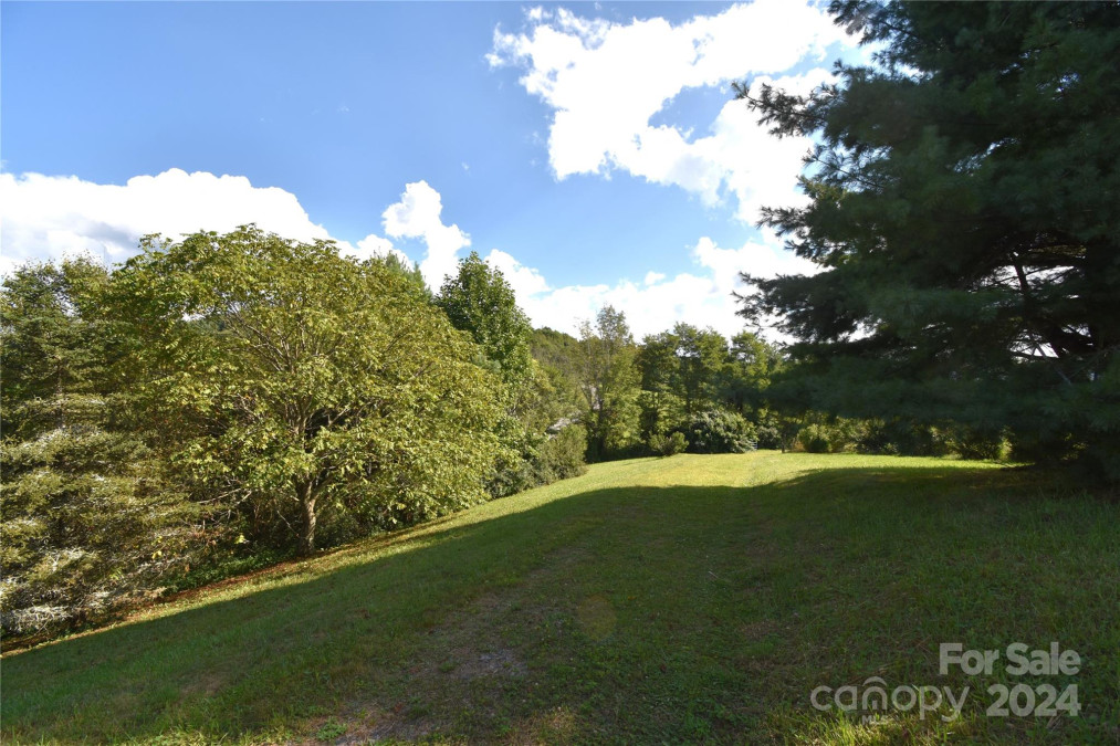 3387 Roaring Fork Rd Creston, NC 28615