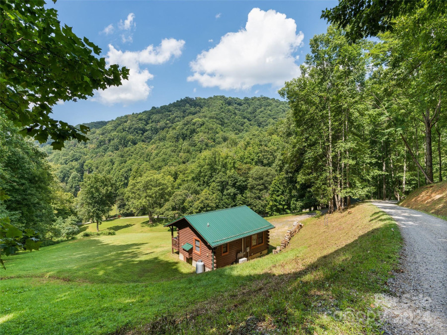 36 Bridle Path Ln Clyde, NC 28721