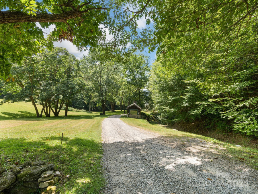 36 Bridle Path Ln Clyde, NC 28721