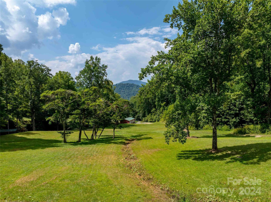 36 Bridle Path Ln Clyde, NC 28721