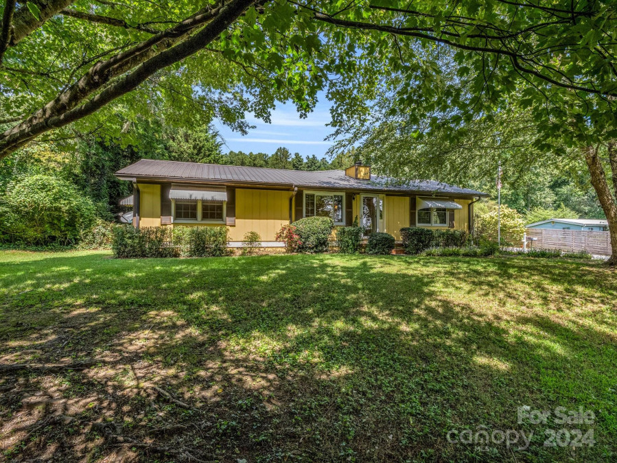 689 Delaware Ln Hendersonville, NC 28791