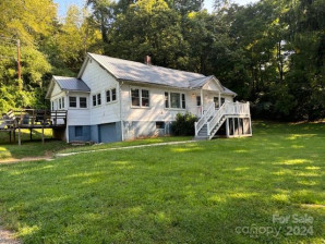 2295 Skyland Dr Sylva, NC 28779