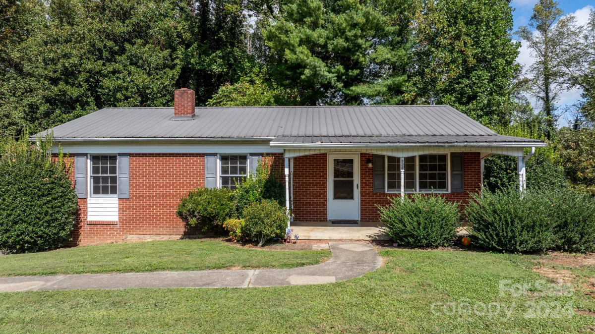 924 Meadowood Dr Lenoir, NC 28645