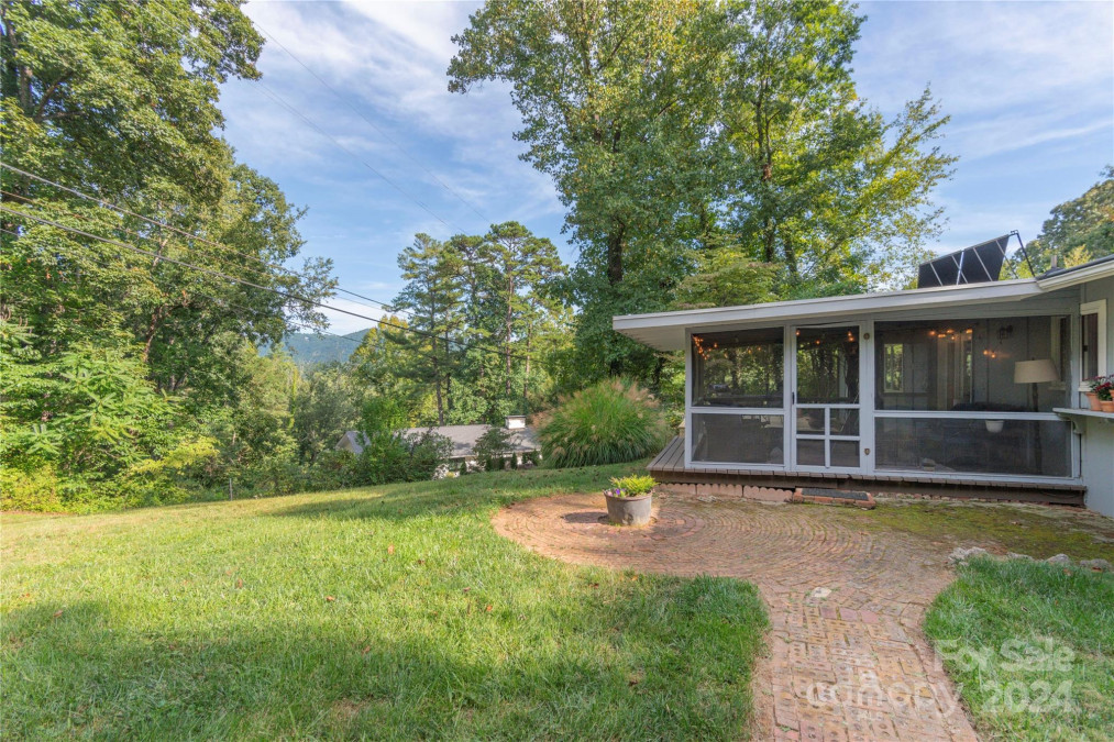 5 Hillcrest Rd Asheville, NC 28804