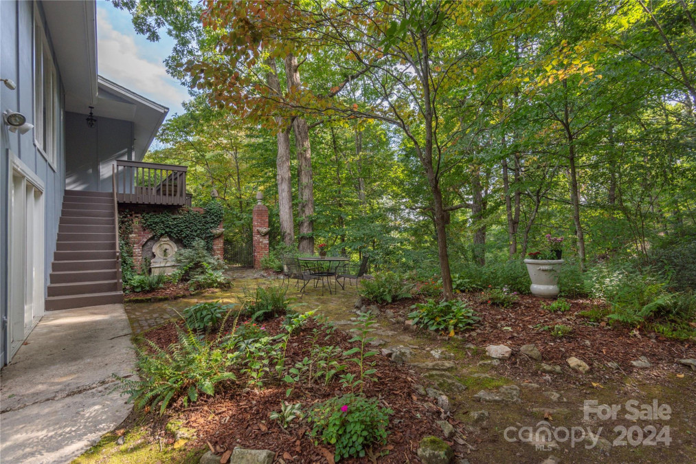 5 Hillcrest Rd Asheville, NC 28804