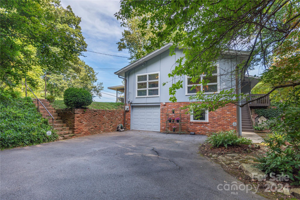 5 Hillcrest Rd Asheville, NC 28804