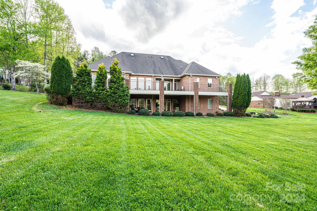 1860 Cedar Dr Lenoir, NC 28645