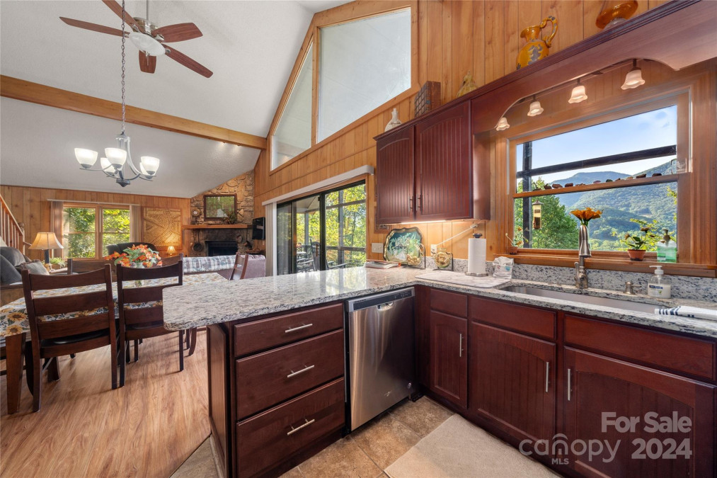 280 Silverleaf Cir Maggie Valley, NC 28751