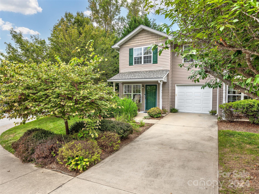 217 Wiltshire Cir Fletcher, NC 28732