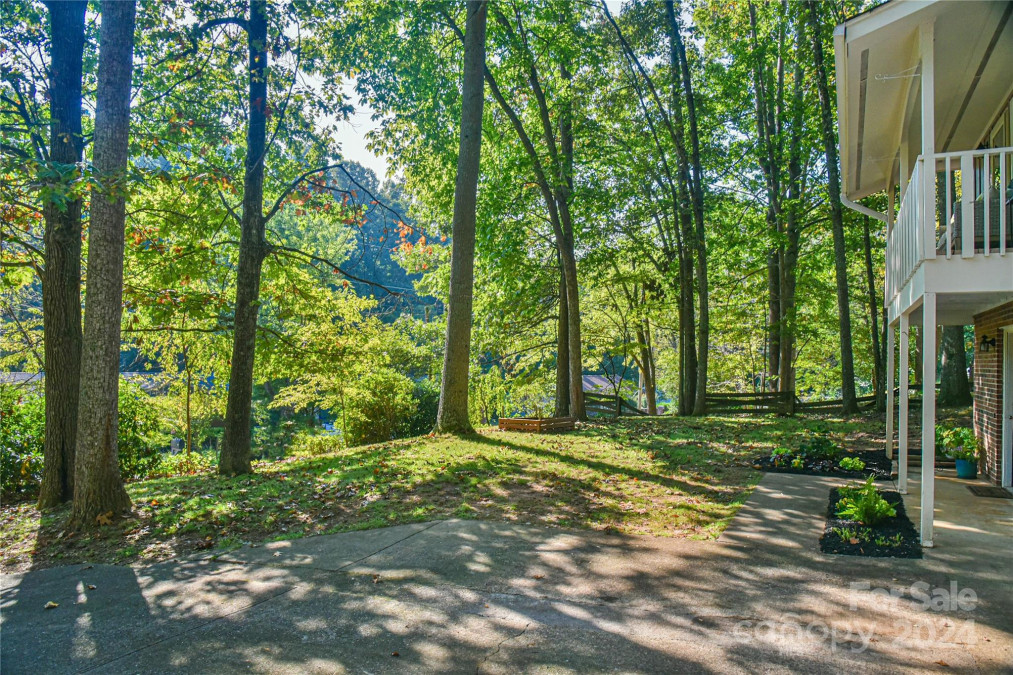 29 Lancelot Ln Asheville, NC 28806