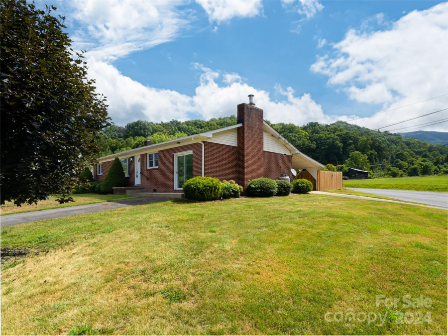 14 Kathy Dr Waynesville, NC 28786