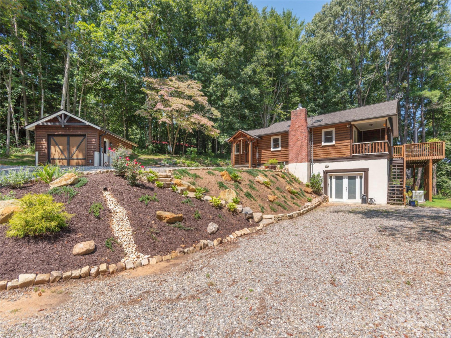 200 Stoney Knob Rd Weaverville, NC 28787