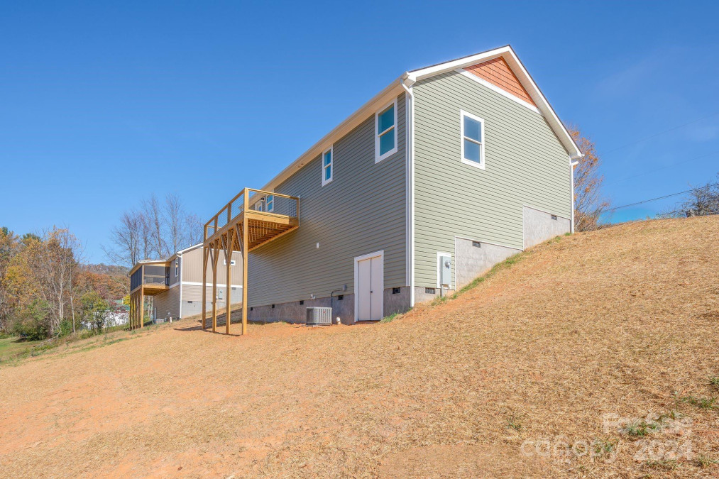 142 Murphy Hill Rd Weaverville, NC 28787