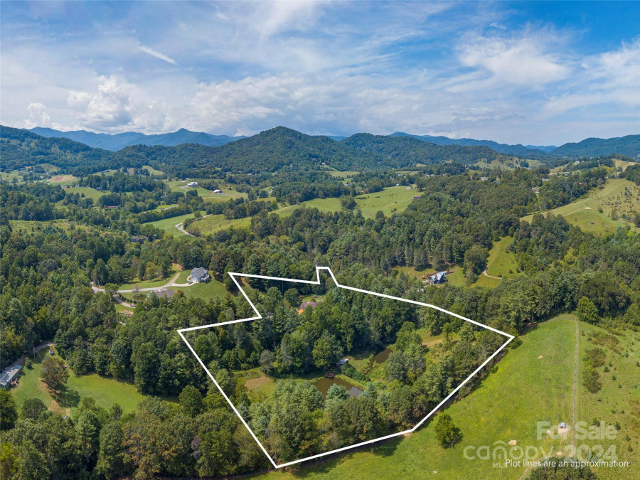 525 Silent Acres Rd Waynesville, NC 28785