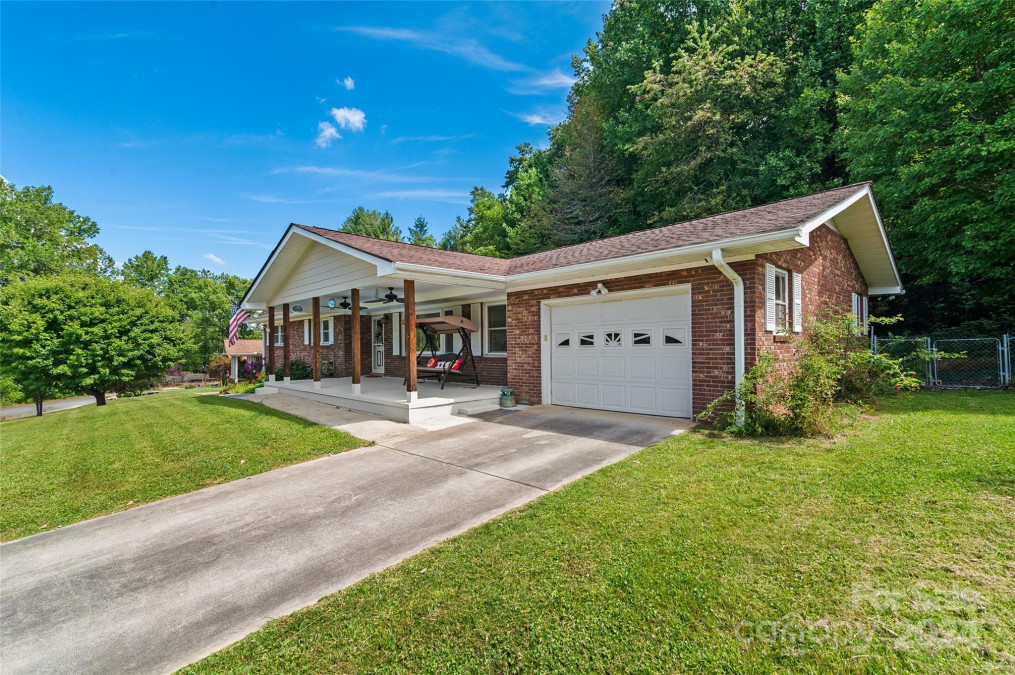 121 Auburn Park Dr Waynesville, NC 28786