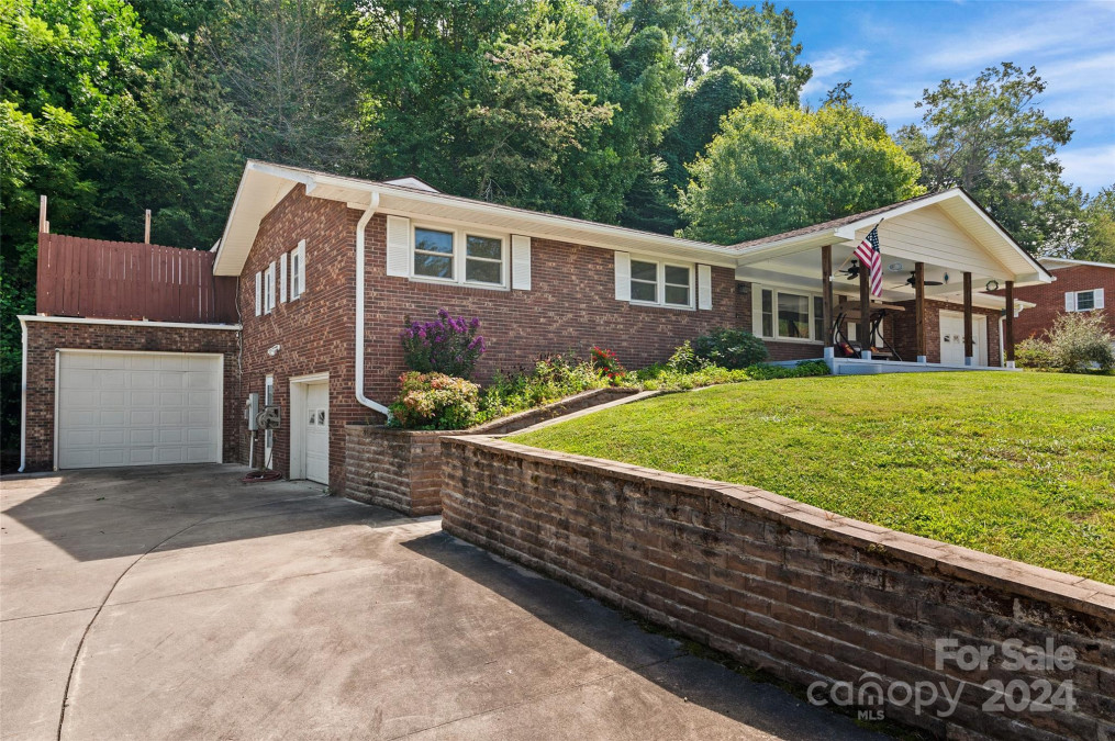 121 Auburn Park Dr Waynesville, NC 28786