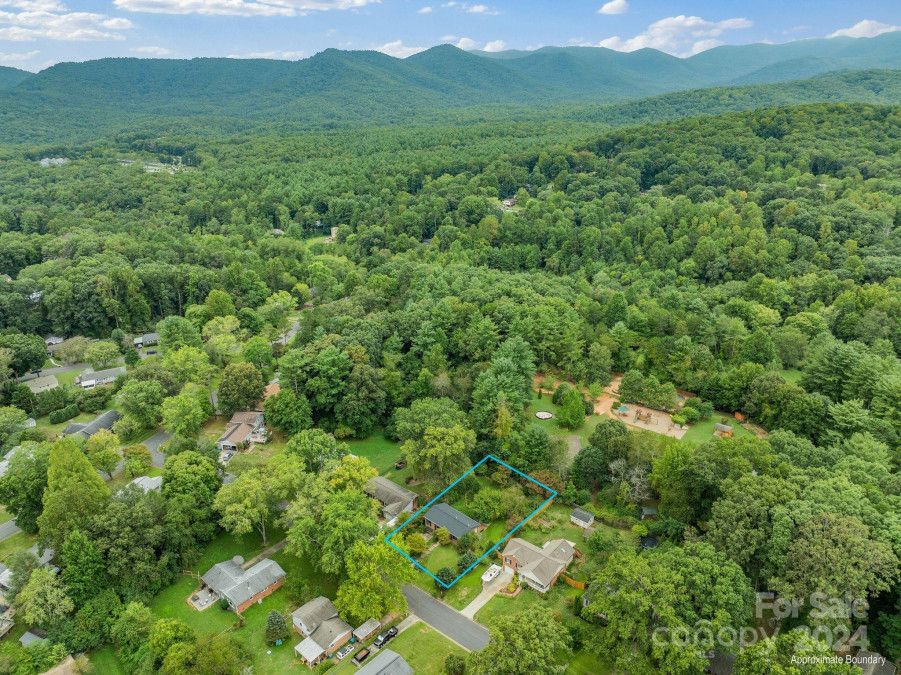 310 Foxcroft Dr Asheville, NC 28806