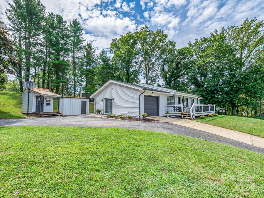 7 Southwicke Dr Arden, NC 28704