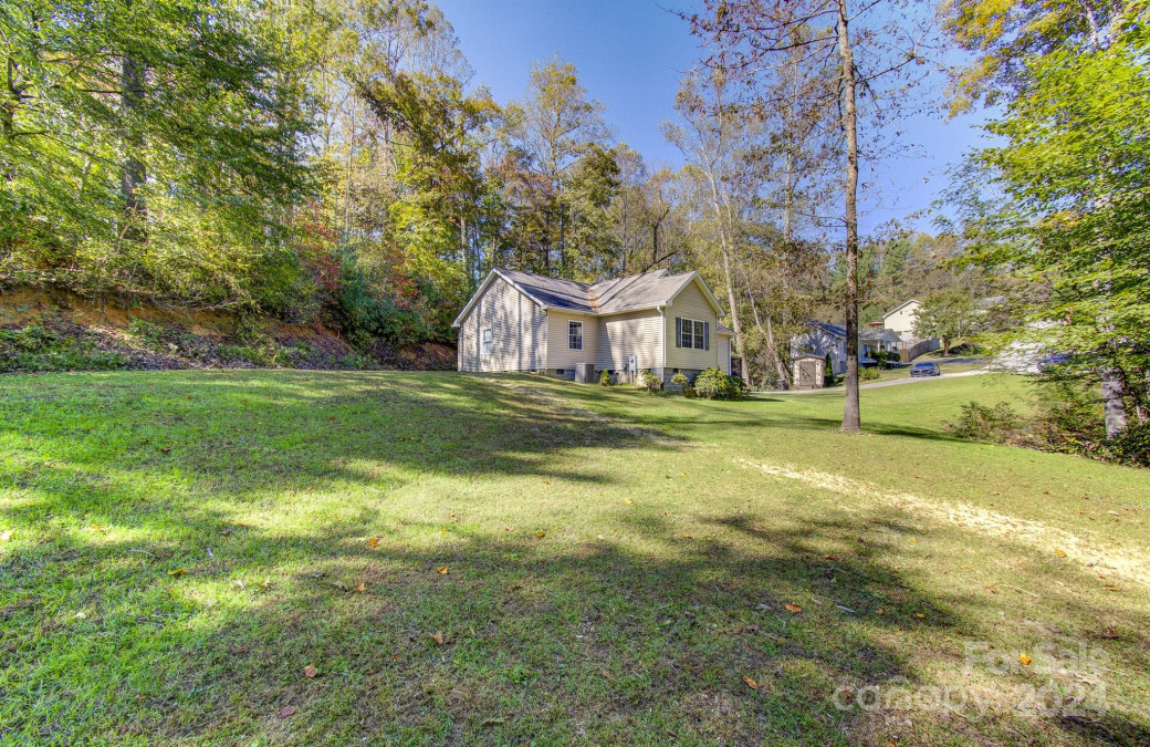 71 Cleo Ct Hendersonville, NC 28792