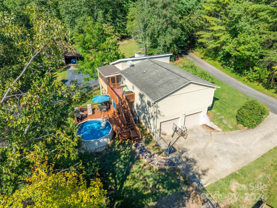 34 Chestnut St Weaverville, NC 28787