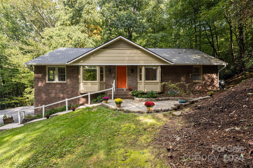 520 Oakwilde Dr Hendersonville, NC 28791