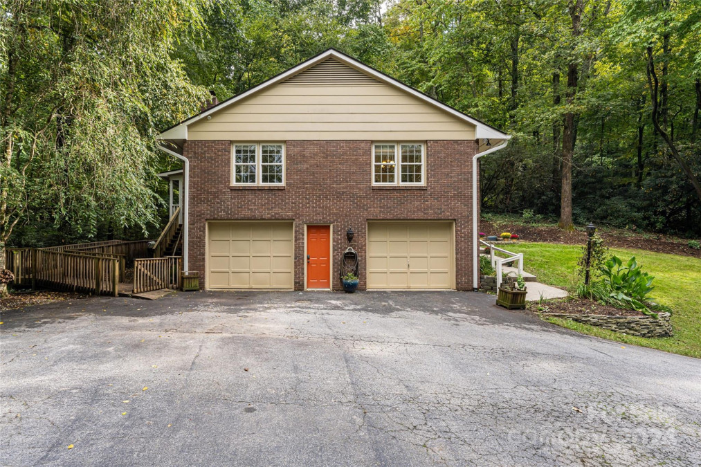 520 Oakwilde Dr Hendersonville, NC 28791