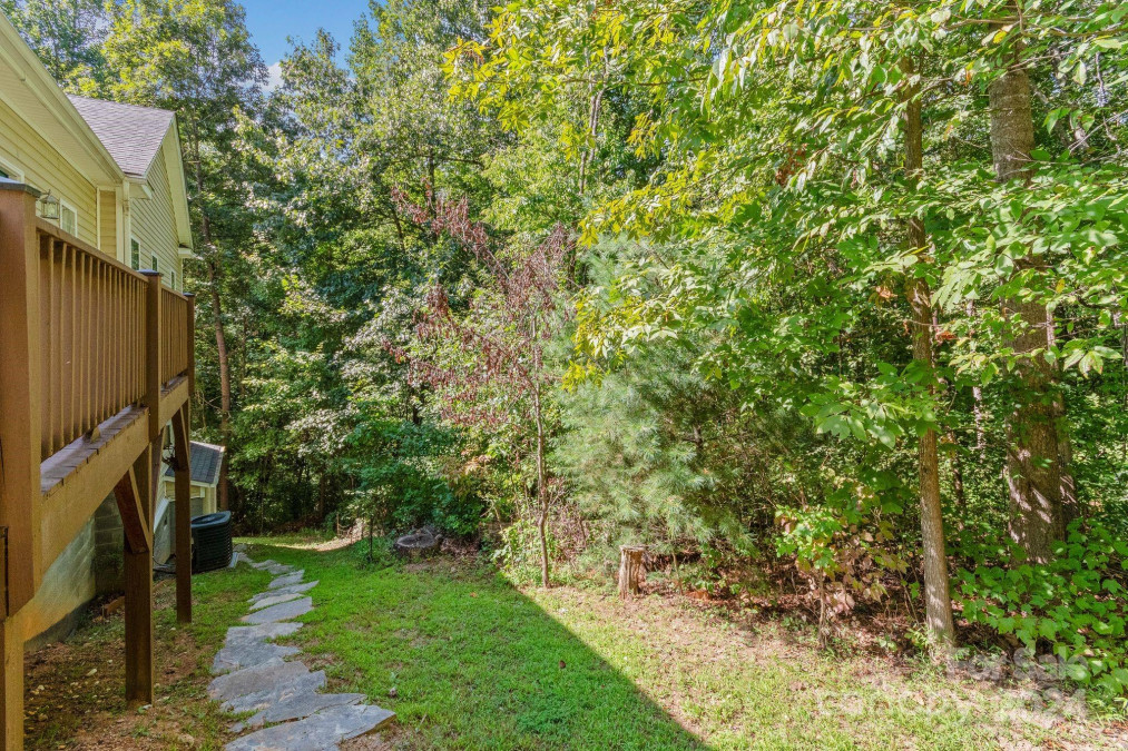 36 Forest Ridge Dr Asheville, NC 28806