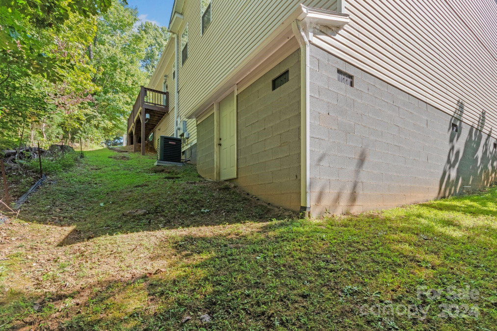 36 Forest Ridge Dr Asheville, NC 28806