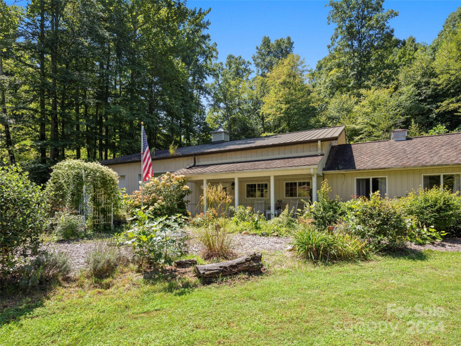 4901 Brevard Rd Horse Shoe, NC 28742