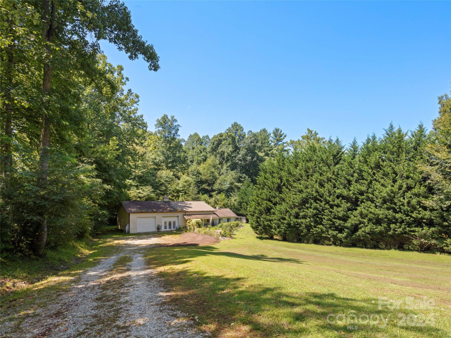 4901 Brevard Rd Horse Shoe, NC 28742